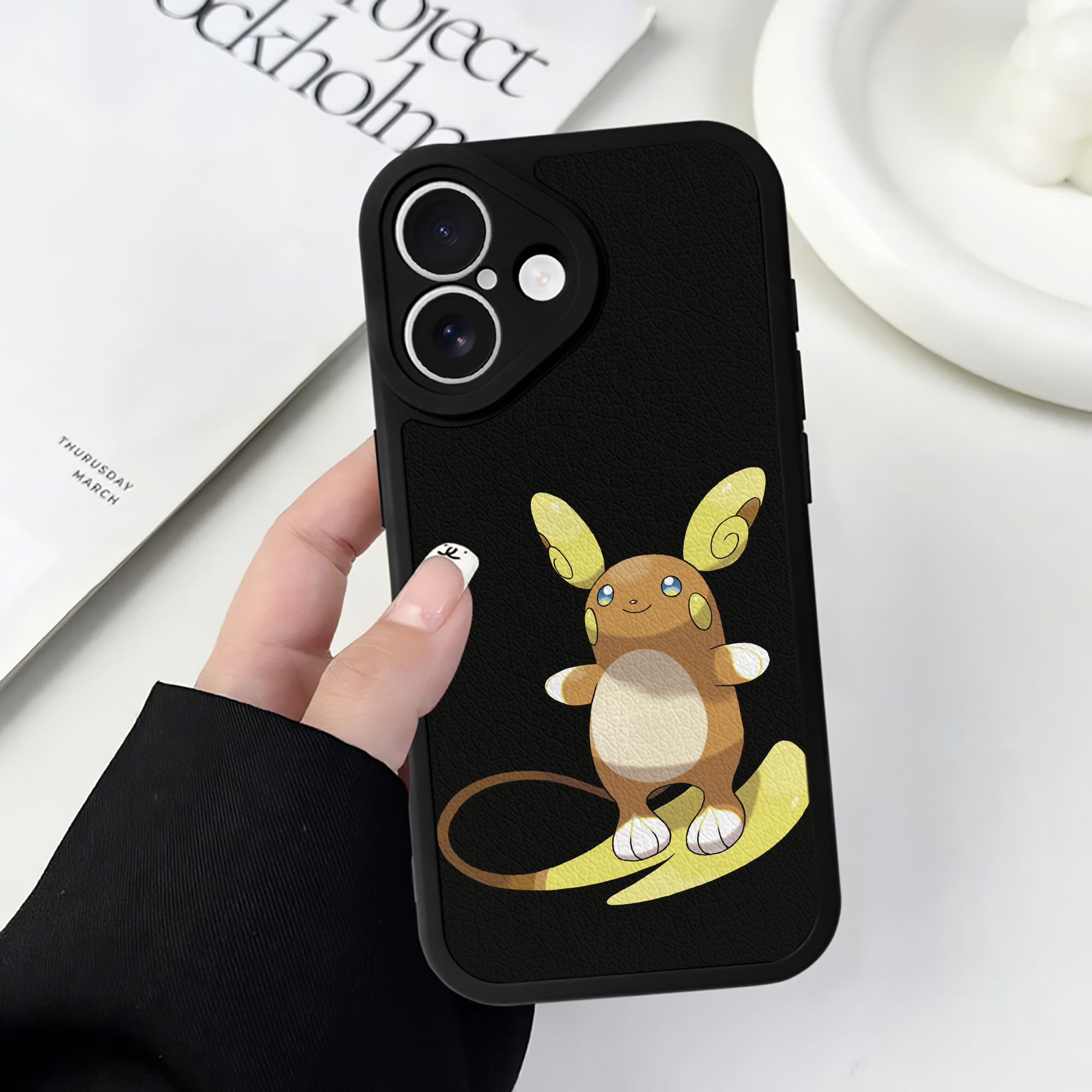 （画像用） ポケットモンスター Pokémon 【iPhone 16シリーズ対応】シリコンスマホケース（レザー調） 材質：シリコン